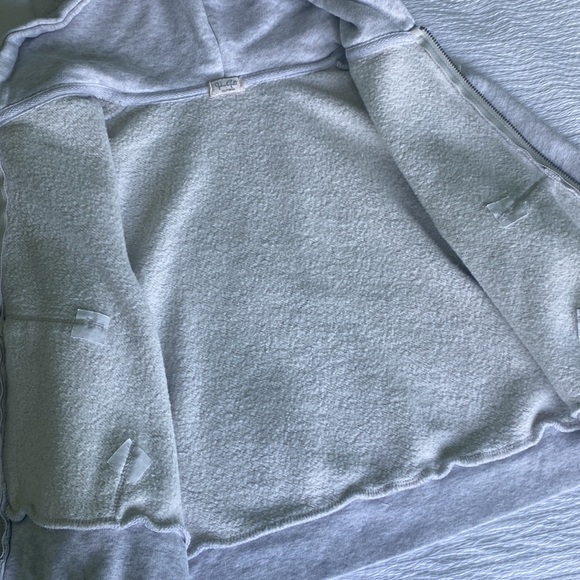 Brandy Melville Cropped Zip Up - Picture 5 of 7